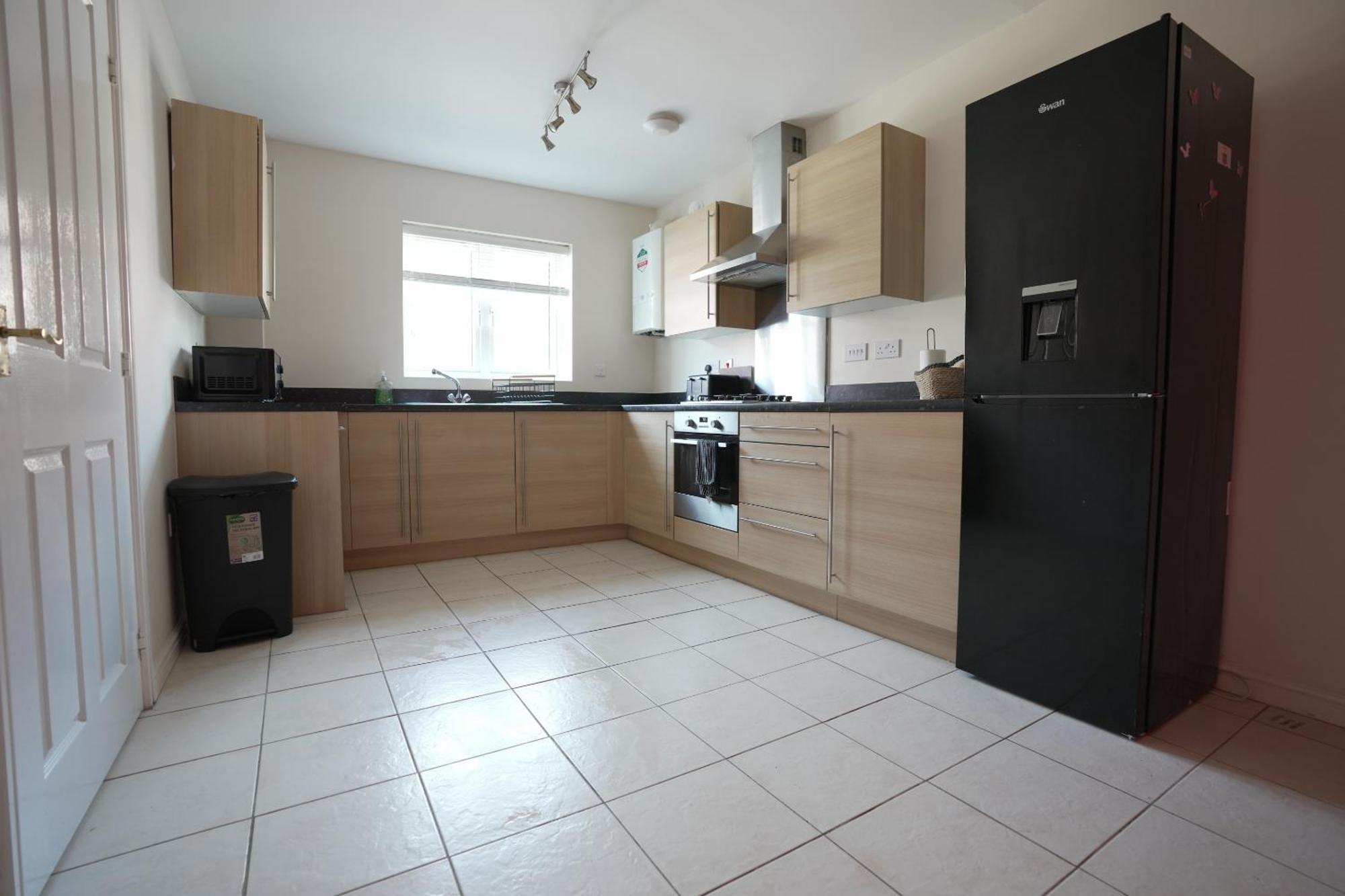 Spacious 4 Bedroom, Perfect For Contractors, Families, Private Parking Royal Wootton Bassett Buitenkant foto