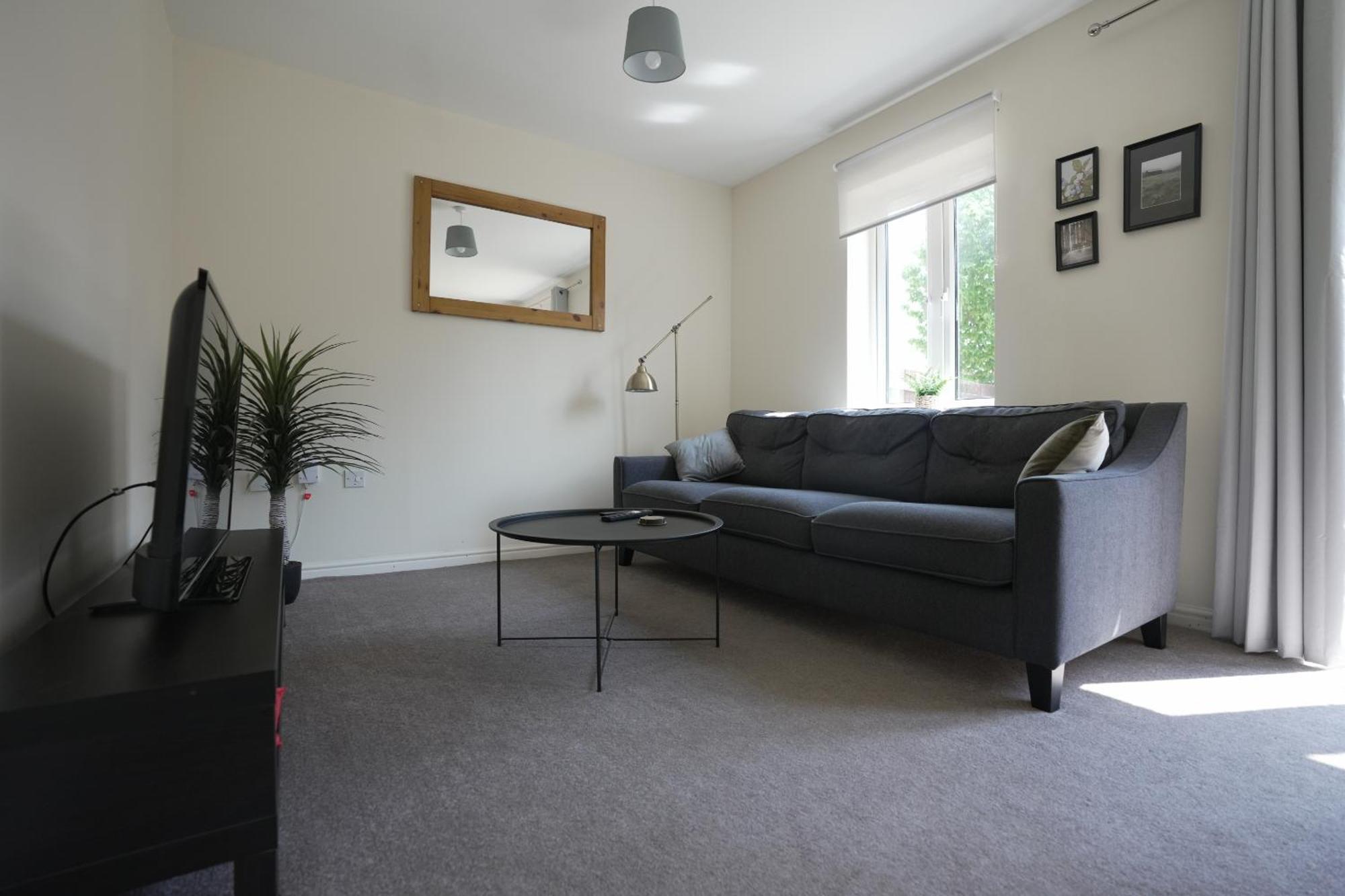 Spacious 4 Bedroom, Perfect For Contractors, Families, Private Parking Royal Wootton Bassett Buitenkant foto