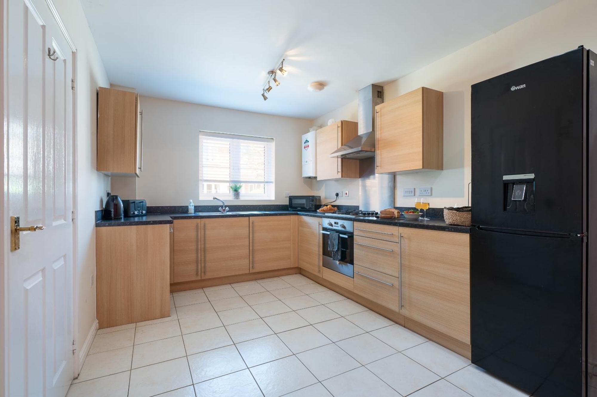 Spacious 4 Bedroom, Perfect For Contractors, Families, Private Parking Royal Wootton Bassett Buitenkant foto