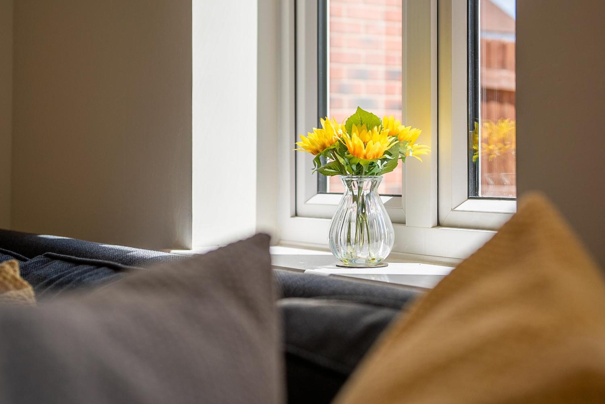 Spacious 4 Bedroom, Perfect For Contractors, Families, Private Parking Royal Wootton Bassett Buitenkant foto