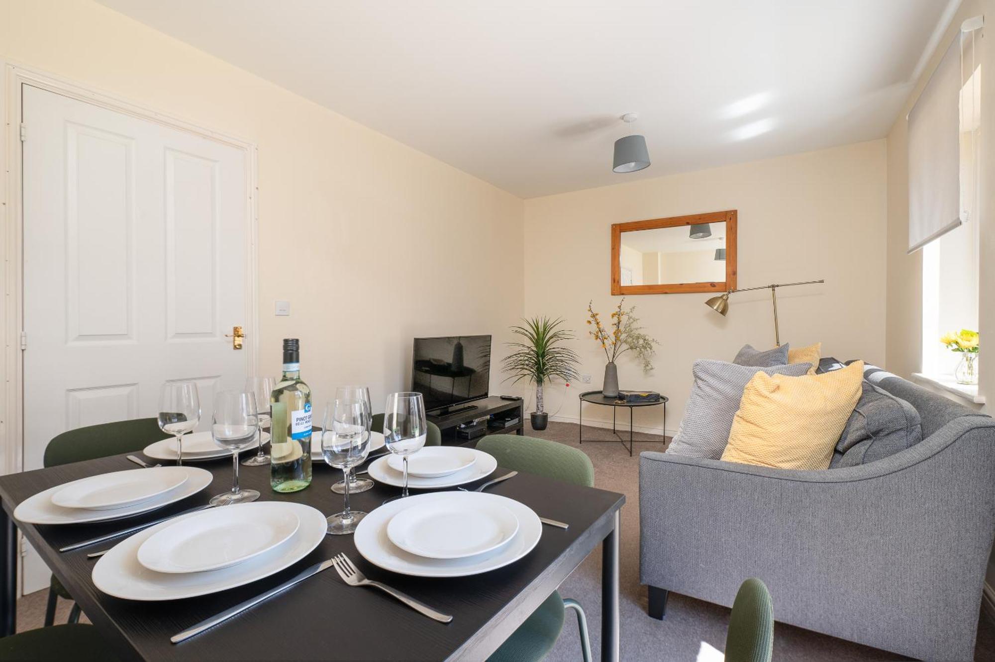 Spacious 4 Bedroom, Perfect For Contractors, Families, Private Parking Royal Wootton Bassett Buitenkant foto