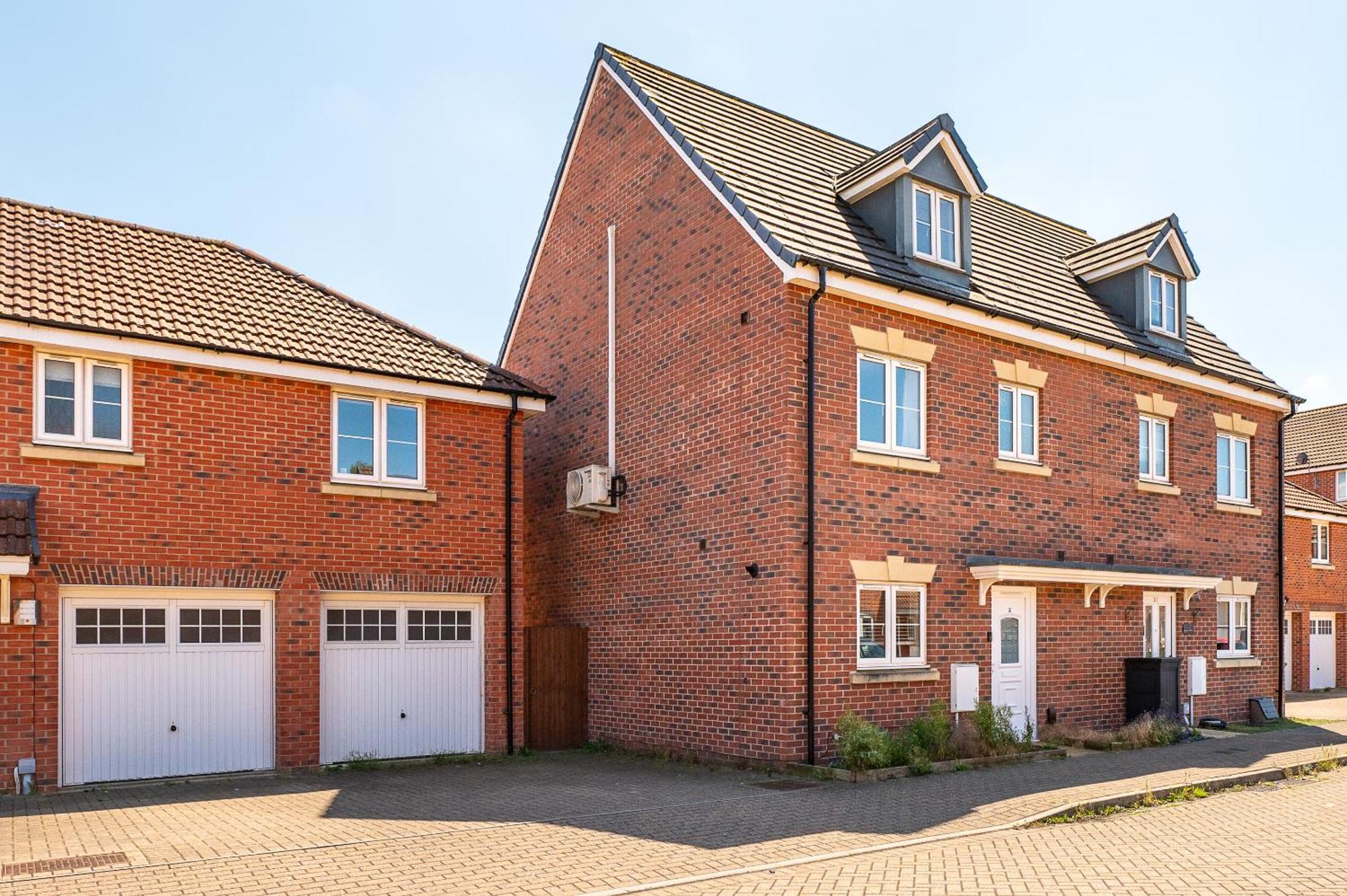 Spacious 4 Bedroom, Perfect For Contractors, Families, Private Parking Royal Wootton Bassett Buitenkant foto